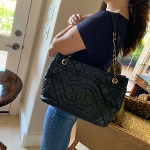 🎀 CHANEL Caviar Quilted tote bag 🎀